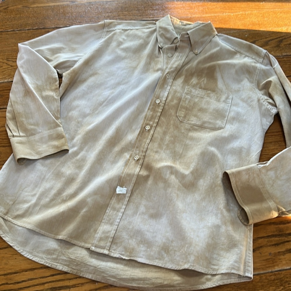 Bills Khakis Classic Fit button down men’s shirt.Excellent condition. Size Large